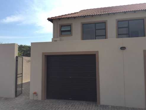 2 BEDROOM DUET TOWNHOUSE FOR SALE IN HEATHERVIEW ESTATE