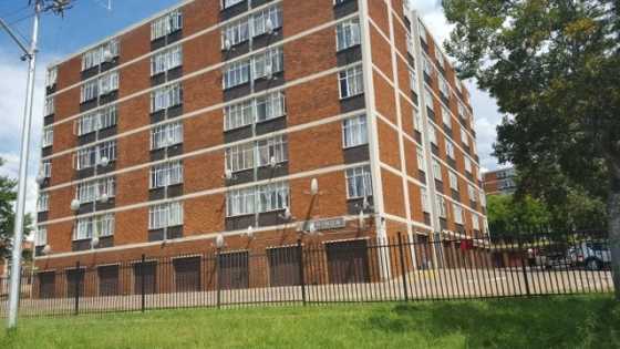 2 Bedroom Flat for Sale in Kwaggasrand - BKE0926