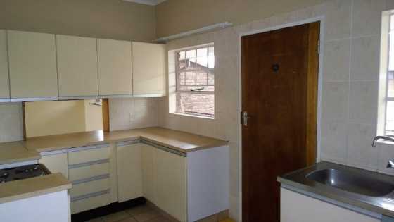 2 bedroom flat on first floor in Complex  R 5200pm