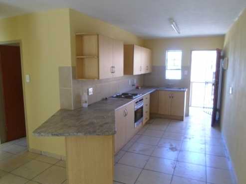 2 bedroom flat on first floor R5500.pm