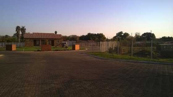 2 bedroom ground floor apartment to let in Nina Park, Akasia, Pretoria North