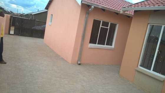 2 bedroom house to rent in Protea Ext31. R3700 pm. Close to Shoprite GlenRidge amp Public Transport