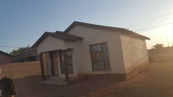 2 bedroom house to rent in Soshanguve
