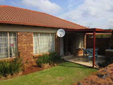 2 Bedroom loose standing Townhouse to rent.