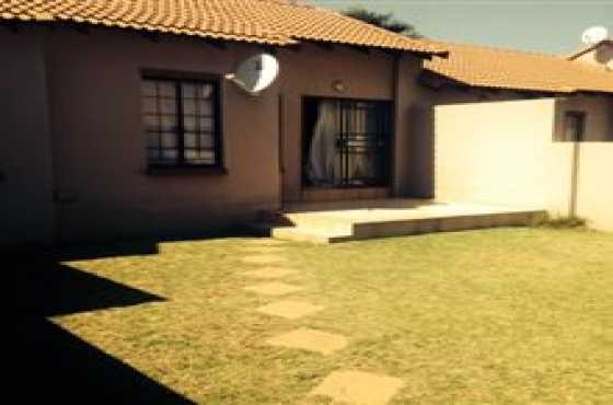 2 Bedroom Simplex Bishops Court Mooikloof Ridge Estate available 1 August 2016