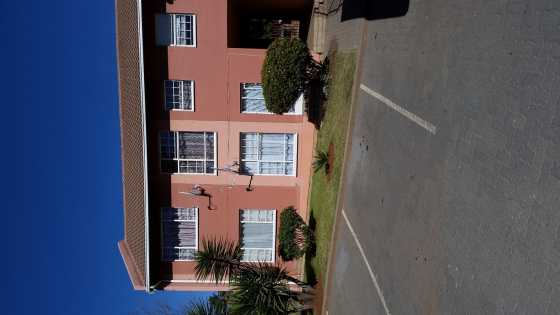 2 Bedroom Simplex for Sale in Lindhaven, Roodepoort