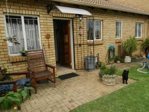 2 Bedroom townhouse for sale in Doornpoort.