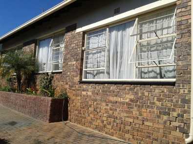 2 BEDROOMED TOWNHOUSE IN SAFE COMPLEX - WILROPARK