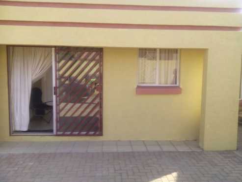 2 Bedrooms amp 2 Bathroomsto let in Roodekrans with private garden for R 6000 pm