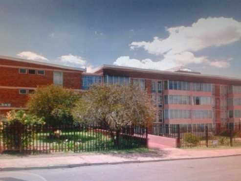 2 bedrooms unit in 6th avenue Florida for Sale R430 000