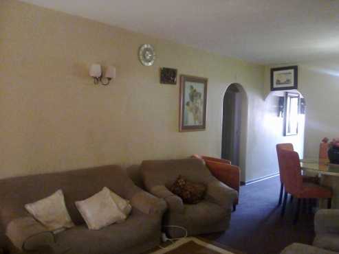 2 Beds apartment situated within walking distance to Cresta - neat apartment, neat complex