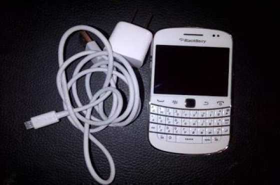 2 Clean Black berry bold 9900 for sale.. Good Condition