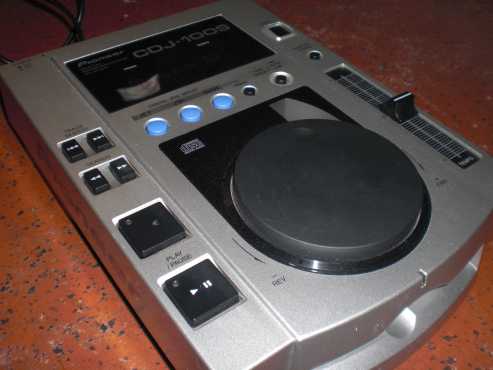 2 Pioneer cdjs for sale