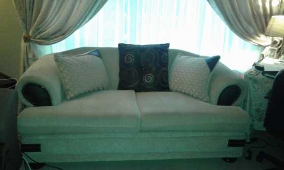 2 Seater Couch for Sale with 4 cushions