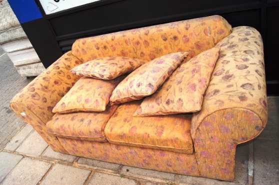 2 Seater Couch S018921B Rosettenvillepawnshop