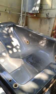 2 Seater jacuzzi for sale with pipes etc - no pump