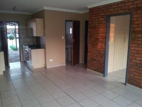 2 slk meenthuis te huur in Rietfontein, Moot.