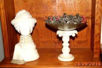 2 WhiteGold decorative pots for sale for R500