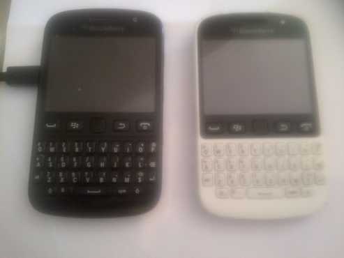 2 x Blackberry 9720 Curve cellphones