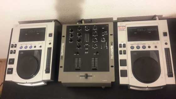 2 x Pioneer CDJ 100S  Numark M2 mixer for sale