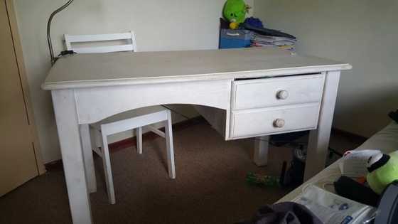 2 x White desk with chair