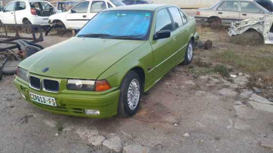 2000 BMW 318 manual running condition, with papers.