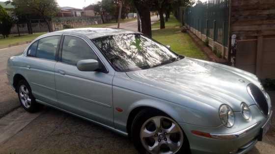 2000 Jaguar S-type 3.0 V6 SE AT R55000 Slightly Neg