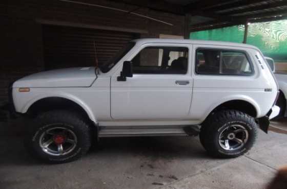 2000 Lada Niva SUV Lexus V8 1UZ