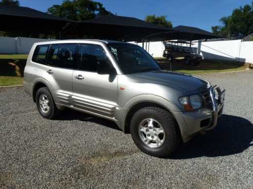 2000 Mitsubishi Pajero Stationwagon 3.2 GLS D-D 4X4 Manual ( Diesel )