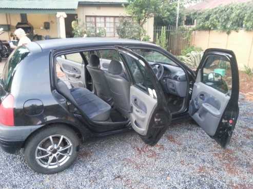 2000 Renault clio black