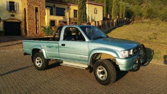 2000 Toyota Hilux 2.7 Single Cab