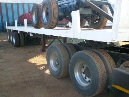 2000 ZELNA TRI-AXLE TRAILER