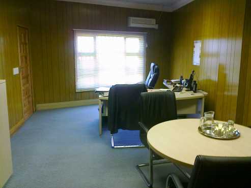 2000m2 offices and warehouse for sale in Alrode South