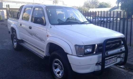 2001 Toyota Hilux 2.7 for sale.