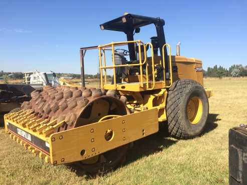 2002 Cat CP533D Pad Foot Roller