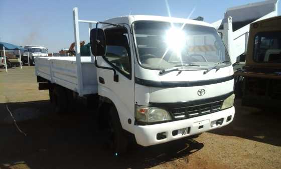 2003 4 TON TOYOTA DYNA,WITH NEW DROPSIDES