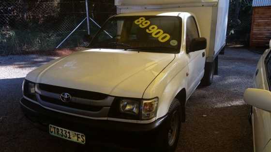 2003 Toyota Hilux 2.4 Diesel with Box Bin