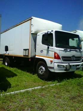 2004 HINO 15-257 VOLUME BODY