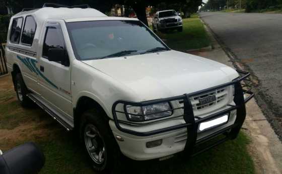 2004 Isuzu KB280 DT LE with canopy