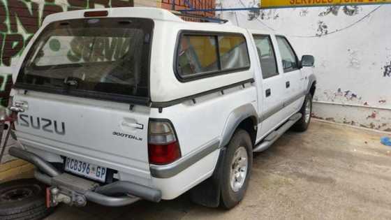 2004 isuzu kb300 DC.