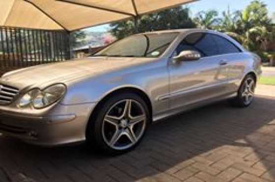 2004 Mercedes Benz CLK 320 coup.