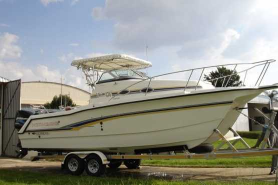 2004 ProKat 2860 Fishing Boat