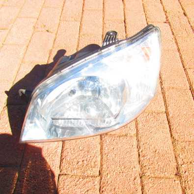 2005 Hyundai Getz left headlight