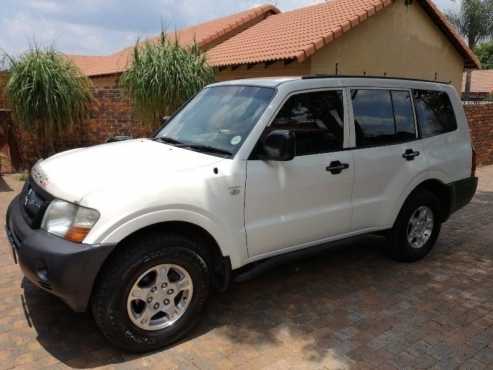 2005 Mitsubishi Pajero 5-door 3.2 GLX. Super Select