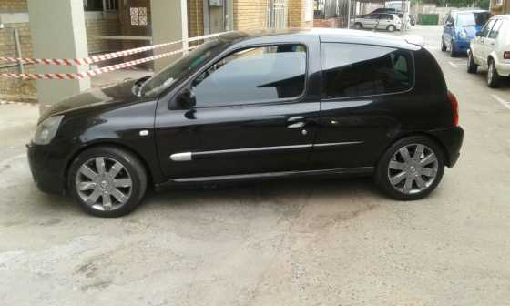 2005 Renault Clio 2 Sport RS Sedan 2L 16V