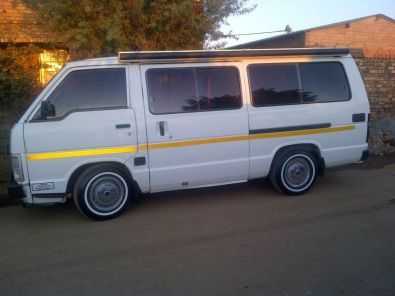 2005 toyota hiace  siyaya 16 seater