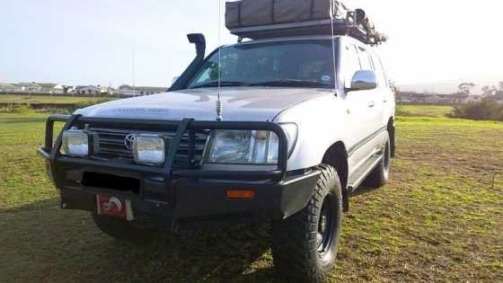 2005 Toyota Land Cruiser GX. Lots of extras