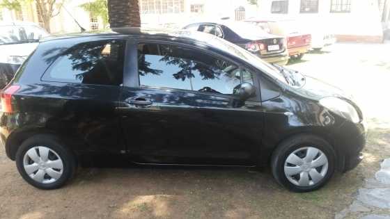 2006 Black Toyota Yaris