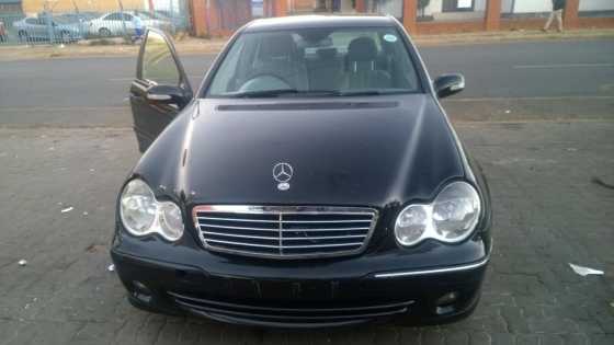 2006 Mercedes Benz c180 auto for R 63000 Very good condition