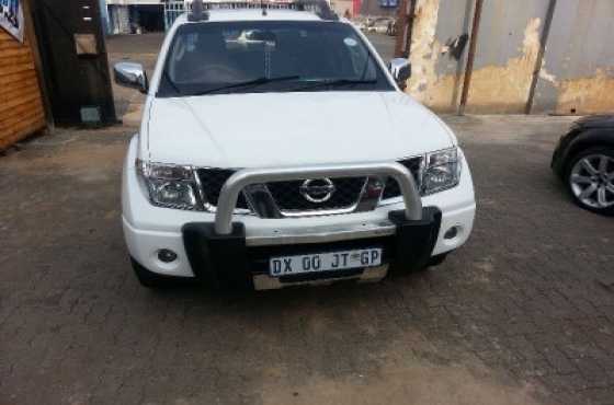 2006 nissan 4.0 v6 at 4x4 pu dc white